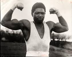 Louis Mbarick Phall dit « Battling » Siki naît en septembre 1897, à Saint-Louis au Sénégal.