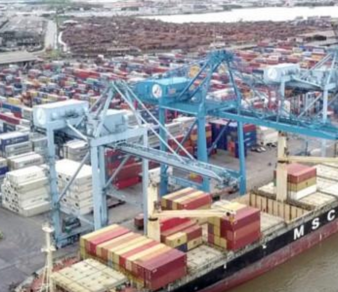 Cameroun : Port de Douala – Bolloré volait 19,5 milliards par mois à l’État pendant 15 ans  20 heures ago chris