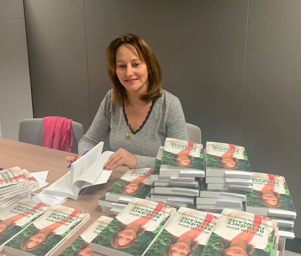 Premières dédicaces de Résilience Française. Sortie dans huit jours en librairie.