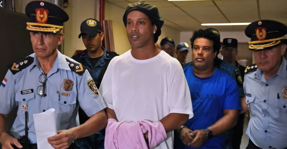 Paraguay: Le combat s’organise pour sortir Ronaldinho de prison