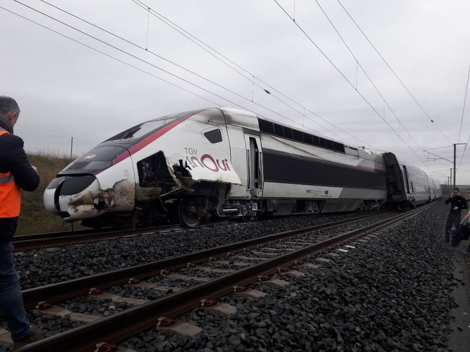 France: la motrice d’un TGV Paris-Strasbourg déraille, au moins 20 blessés