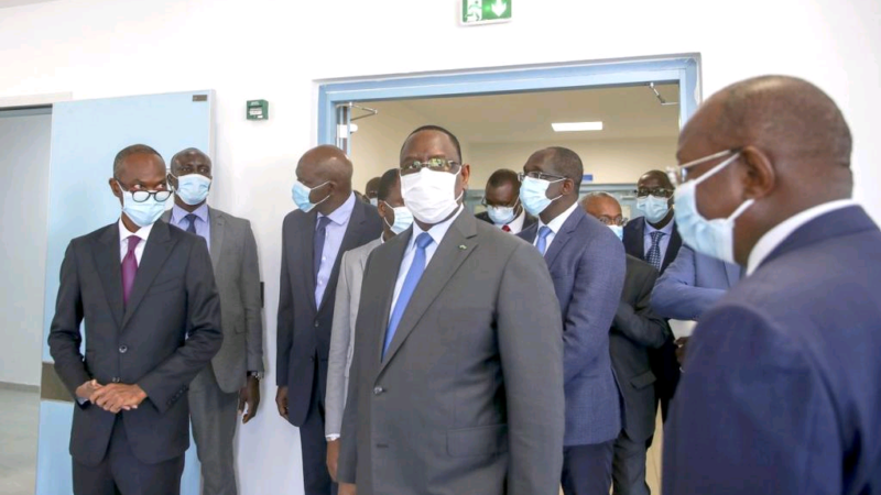 Santé :Le président Macky Sall se rend au chevet des malades de la Covid !