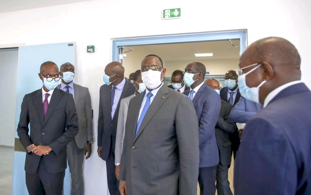 Santé :Le président Macky Sall se rend au chevet des malades de la Covid !