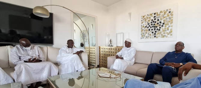 Accusé d’étre gloria, Khalifa néna « da allergique gloria, Macky dème Thies di wakh né gloria arrive »