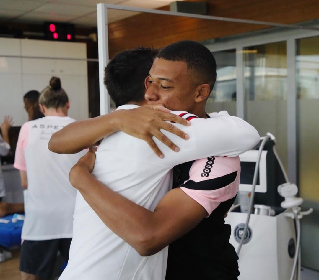 Football : 《welcom to paris 》 le message de Mbappé à Méssi !