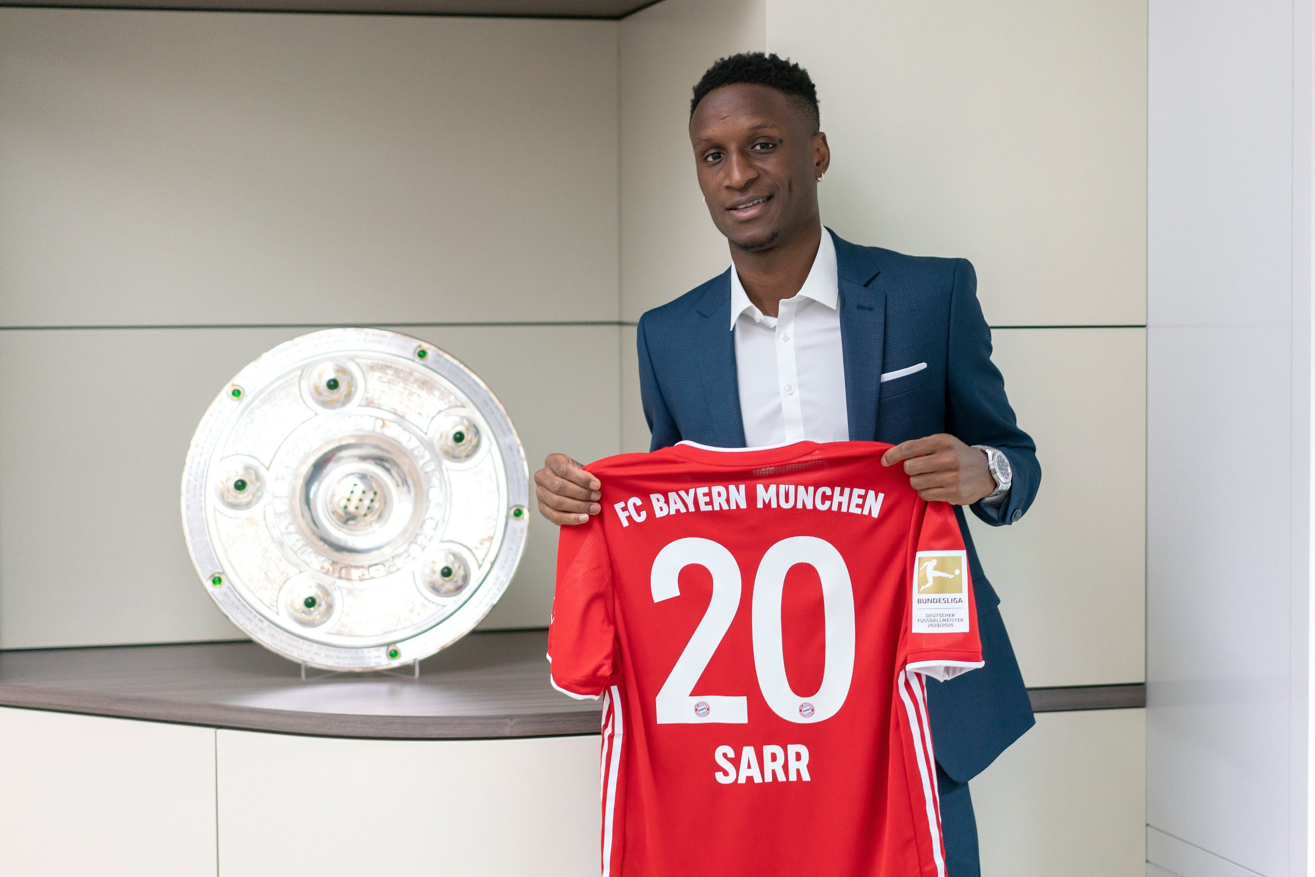 Football: Bouna Sarr aurait dit oui aux Lions !