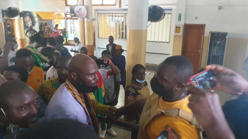 Kemy Séba à Conakry : « je suis venu aussi pour rappeler aux institutions sous-régionales qu’il faut respecter le choix du peuple »