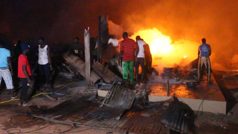 Dix-sept magasins prennent feu à Kaolack dans un véritable carnage incendiaire