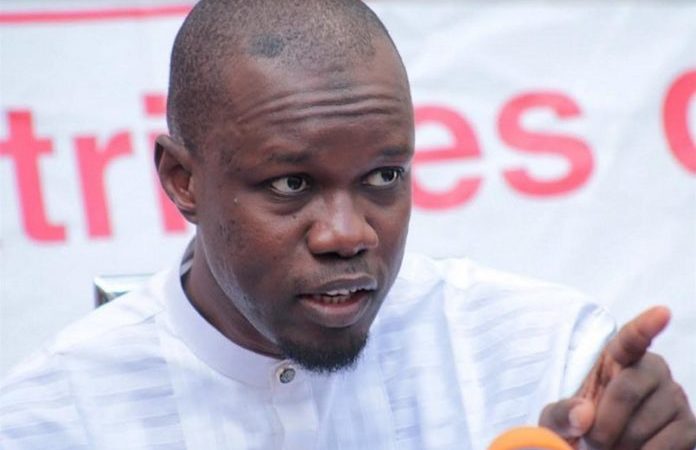 Ousmane Sonko s’énerve contre la commandant de la BIP. Ça chauffe au Point E devant le HCCT