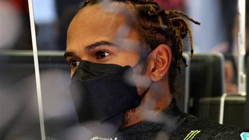 LEWIS HAMILTON REMPORTE LA GUERRE DES NERFS, ET REVIENT À ÉGALITÉ AVEC MAX VERSTAPPEN AU CLASSEMENT AVANT LE DERNIER GP
